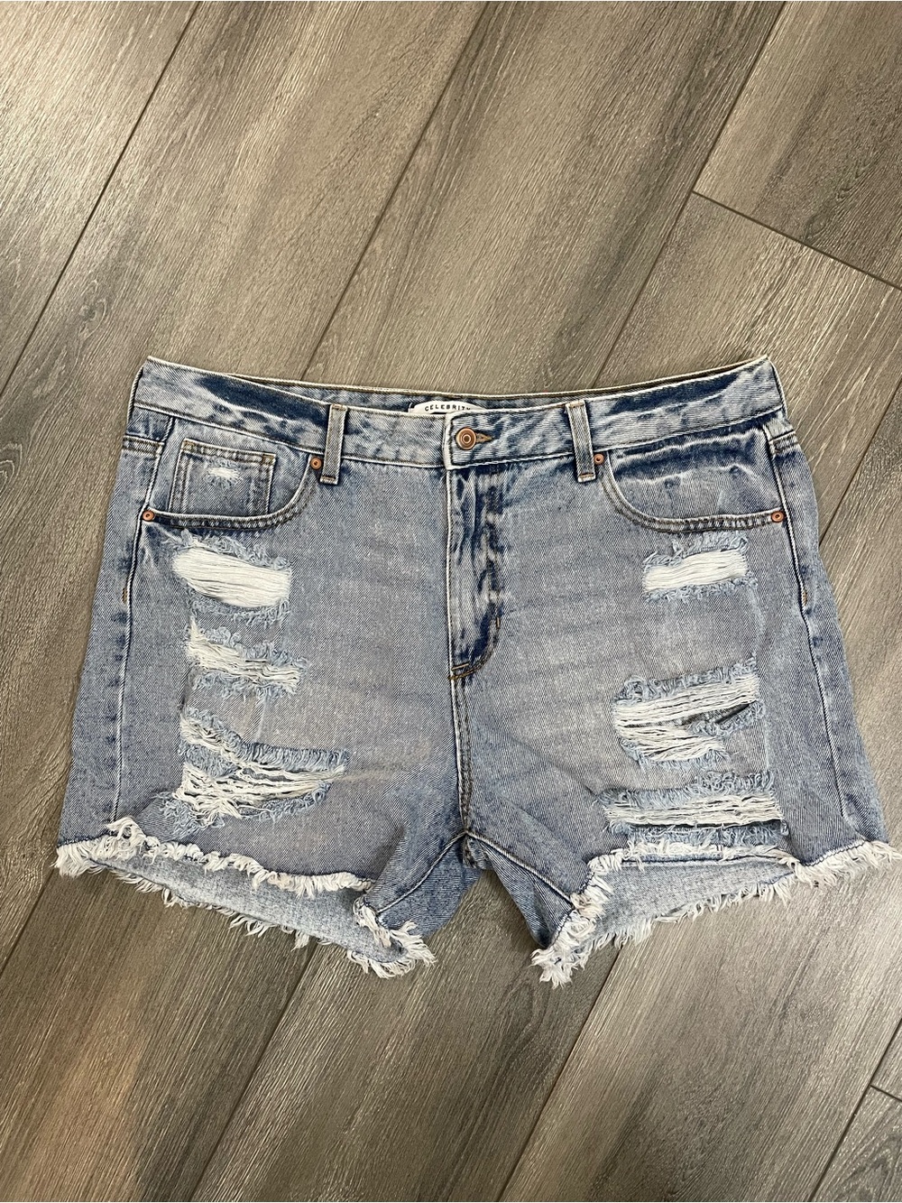 Celebrity Pink Distressed Light Acid Wash Denim Shorts with Raw Hem size 17/33